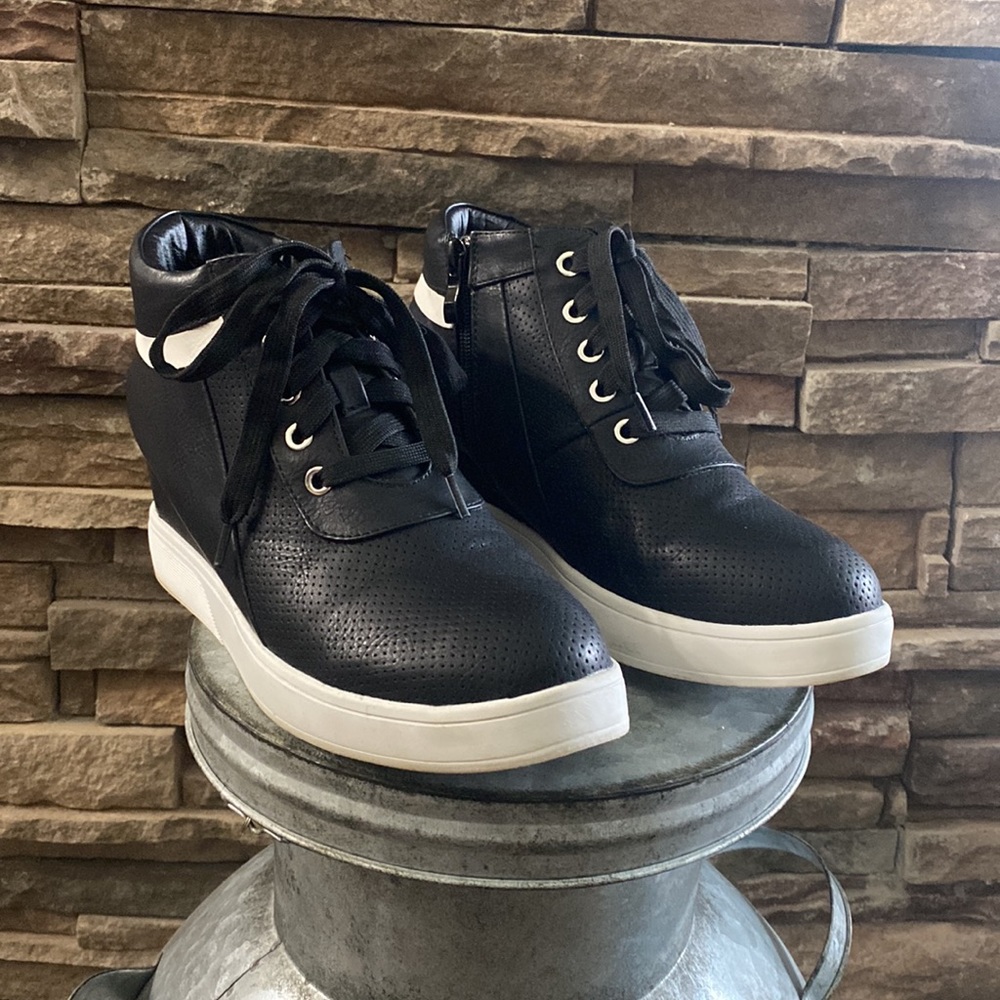 Black & White Platform Sneaker Size 9